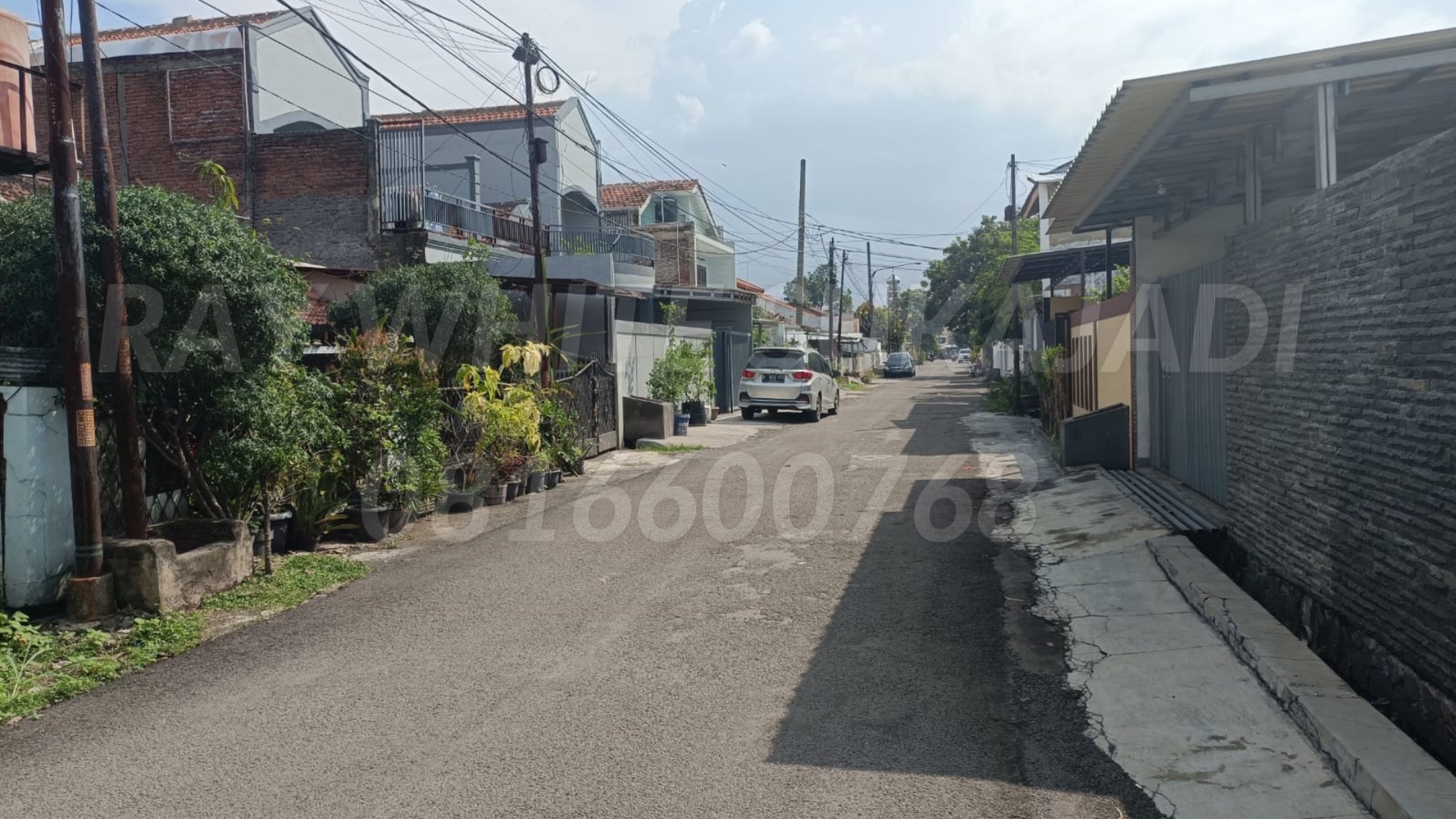 DIJUAL / DISEWAKAN Rumah tinggal bisa untuk usaha juga  di kopo permai 1 blok I  