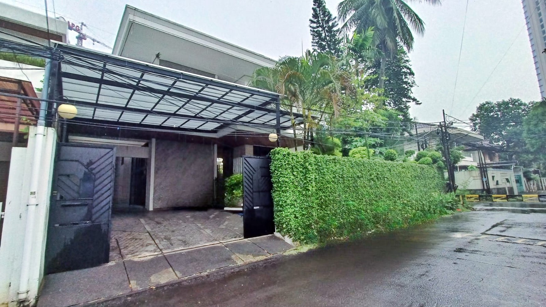 Rumah Swimming Pool Simprug Permata, Kebayoran Lama Luas 800m2