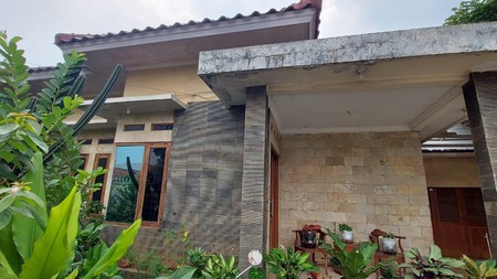 Rumah Lokasi Strategis dengan Halaman Luas @Pangkalan Jati, Cinere