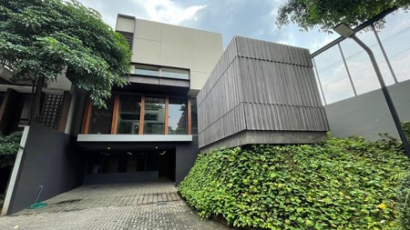 Rumah Modern Ada Swimpool Dan Rooftop Di Kemang Area Strategis