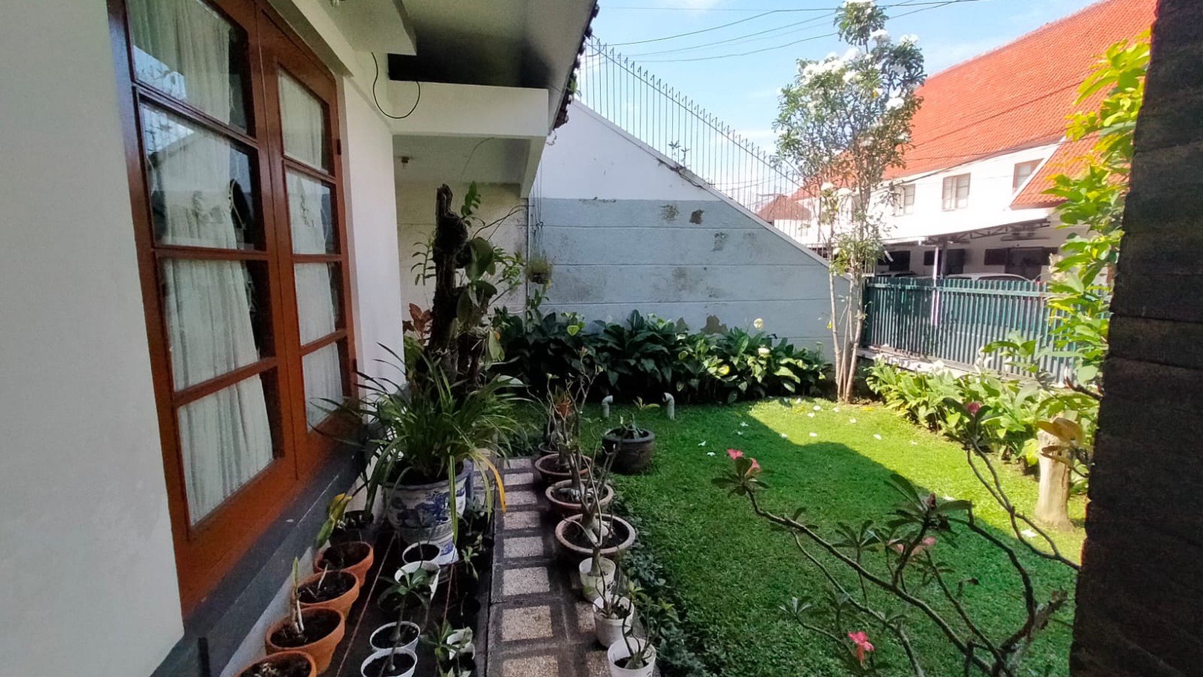 Rumah Lux Siap Huni di Sayap Riau, Bandung Kota