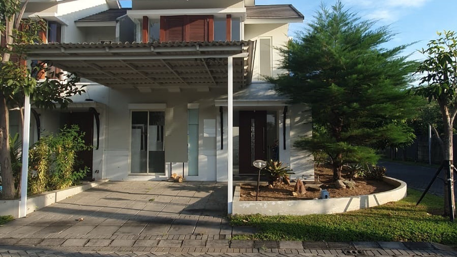 Dijual Rumah 2 lantai di Grand Harvest Kebraon Surabaya