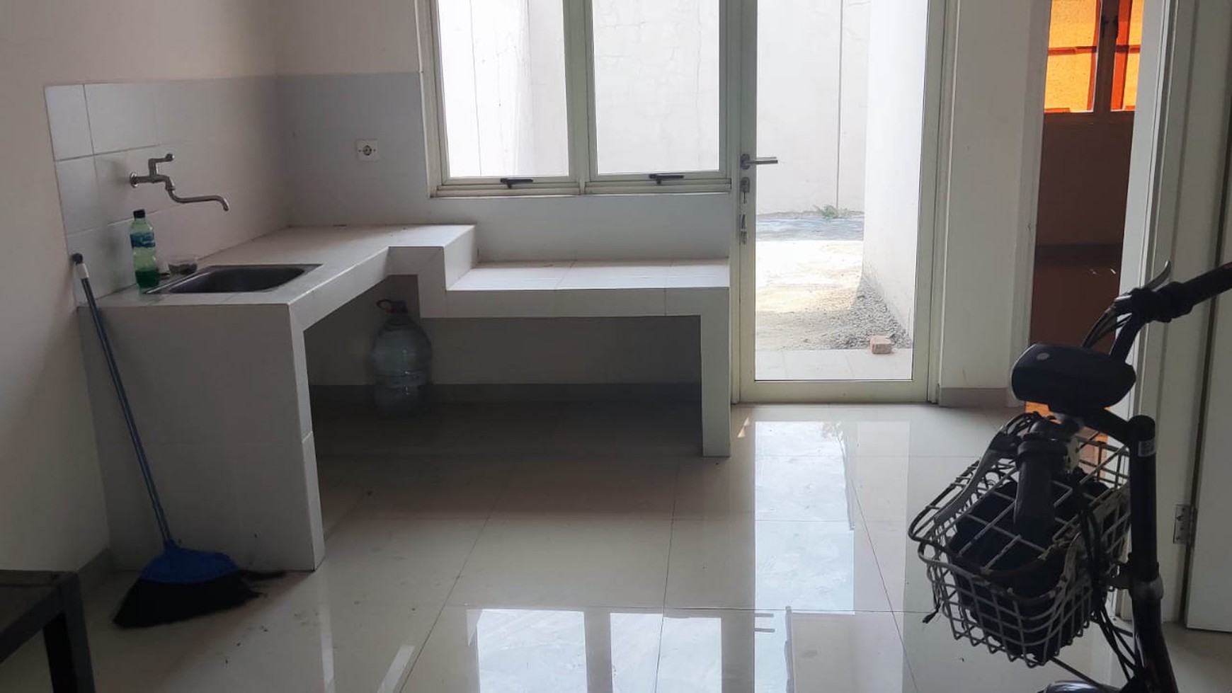 DIJUAL RUMAH CANTIK DI SUVARNA  CLUSTER BIANCA