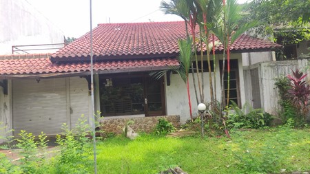 Rumah halaman luas di Bintaro - Jakarta Selatan