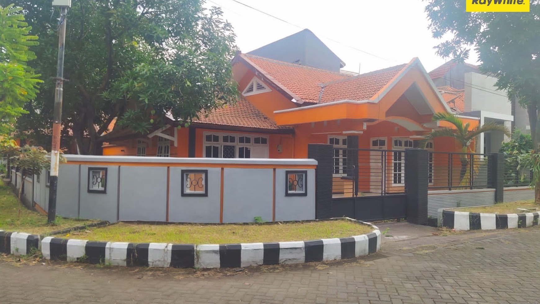 Dijual Rumah SHM di Jalan Gayungsari Surabaya