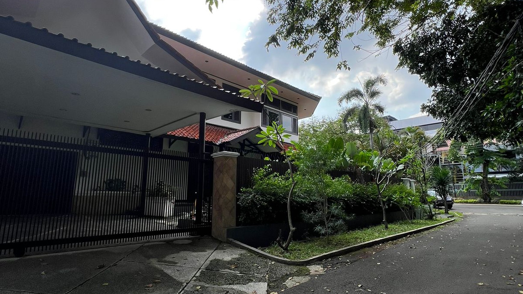 RUMAH DISEWA JALAN SENJAYA KEBAYORAN BARU JAKARTA SELATAN