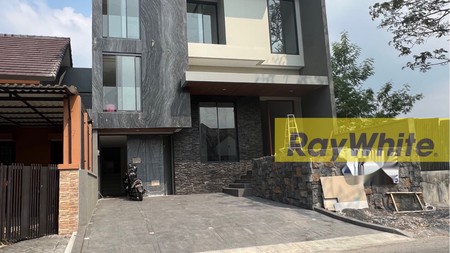 Dijual Rumah Baru new RAYA Main Road + ROOFTOP Design LUAS