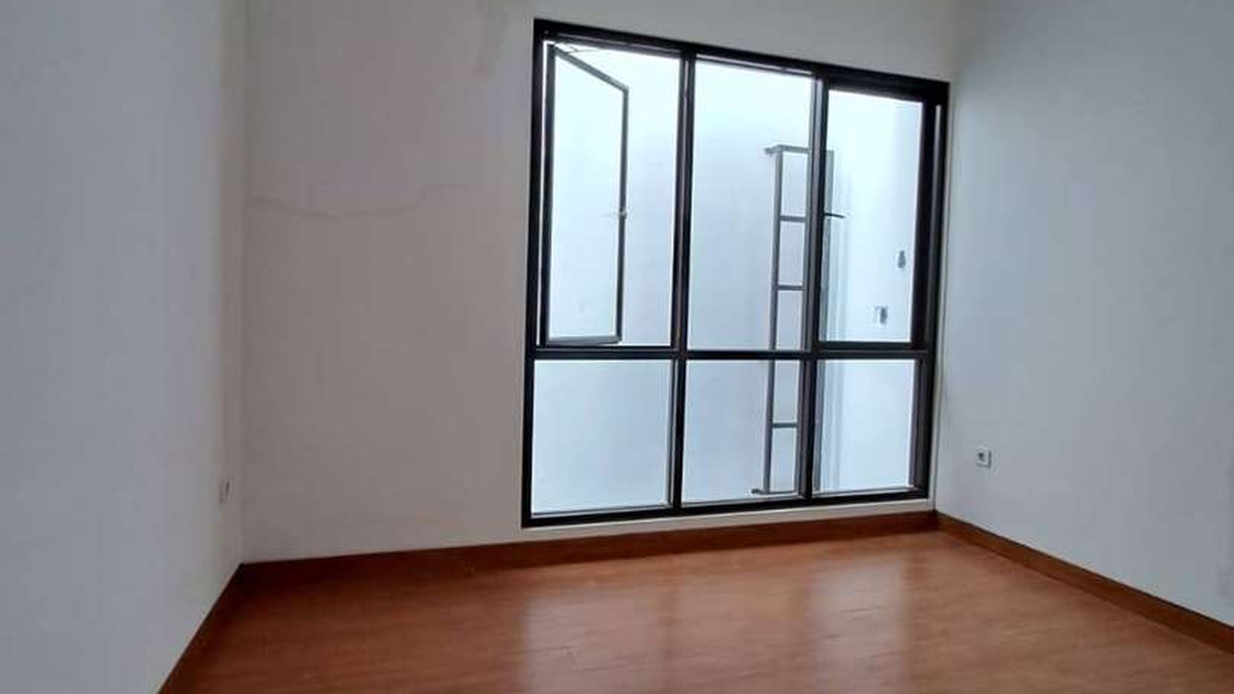 Hot Sale. Rumah Bagus Regensi Melati Mas, Serpong Utara