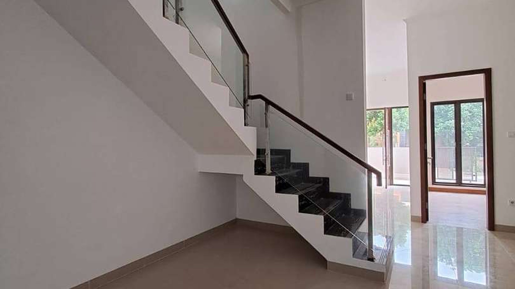 Hot Sale. Rumah Bagus Regensi Melati Mas, Serpong Utara