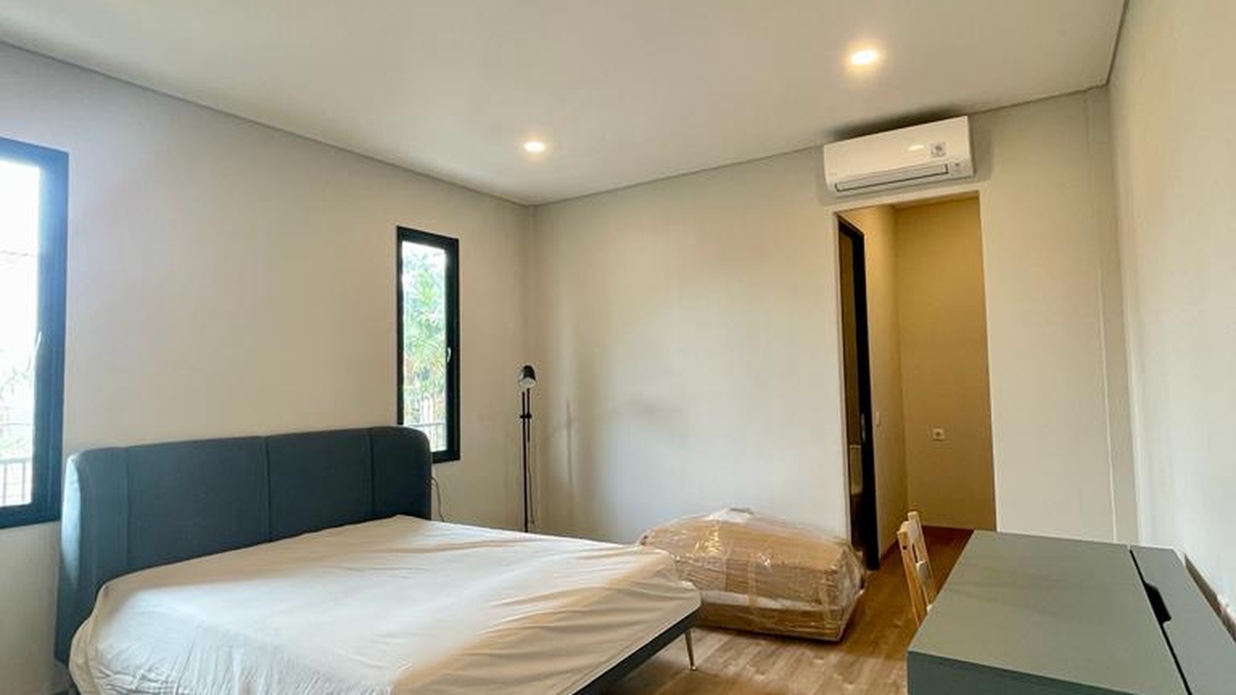 BRAND NEW HOUSE DI KEBAYORAN BARU, SIAP HUNI, LOKASI TENANG, DEKAT SCBD