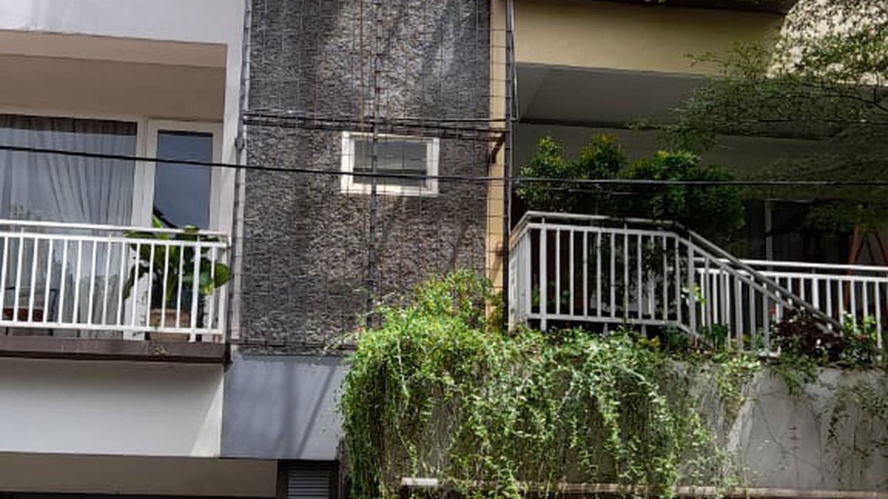 RUMAH DIJUAL JALAN TAMAN GANDARIA KEBAYORAN LAMA JAKARTA SELATAN