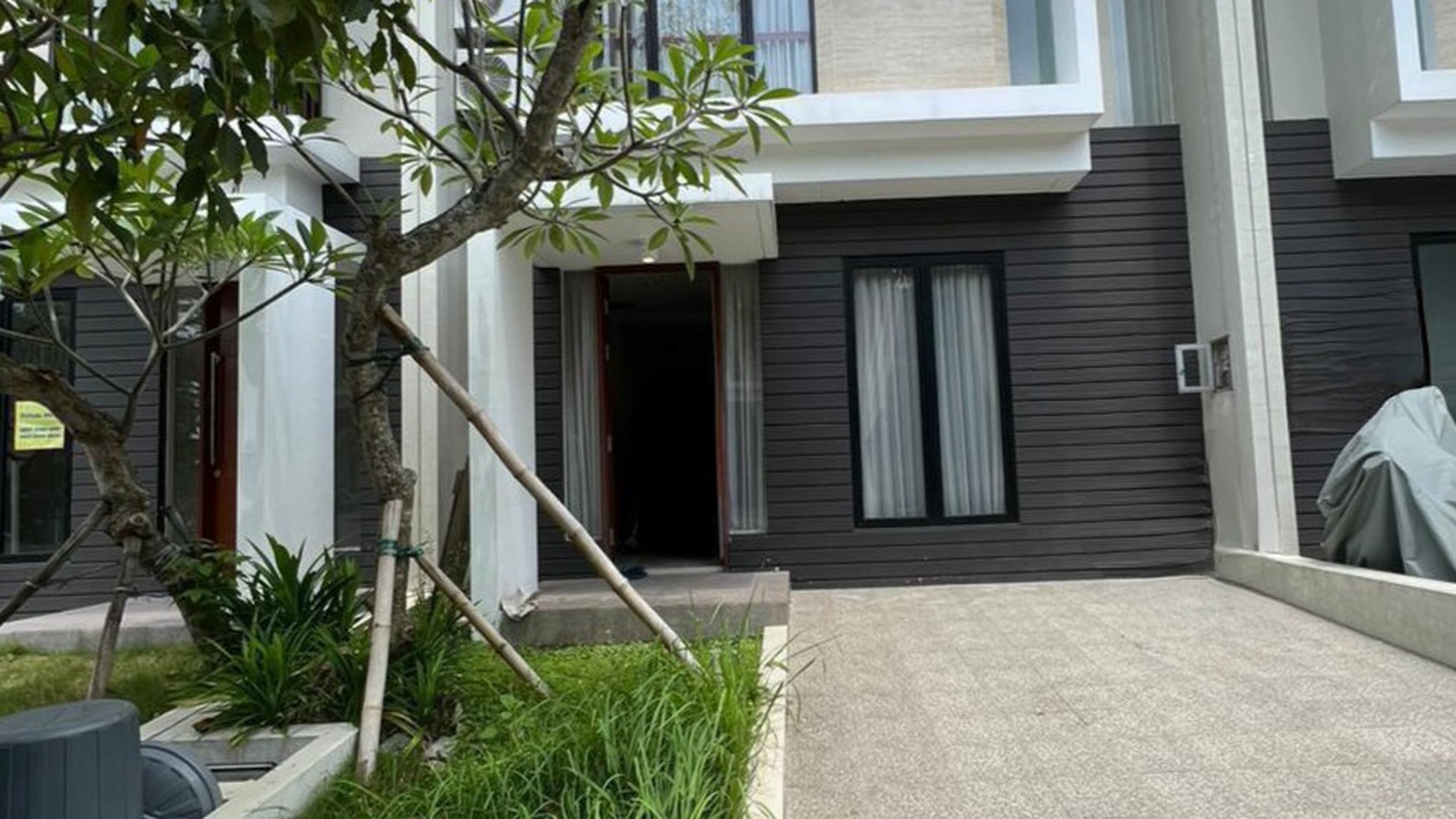 Dijual Rumah Semi Furnished Cantik North West Lake Citraland Surabaya barat 1man