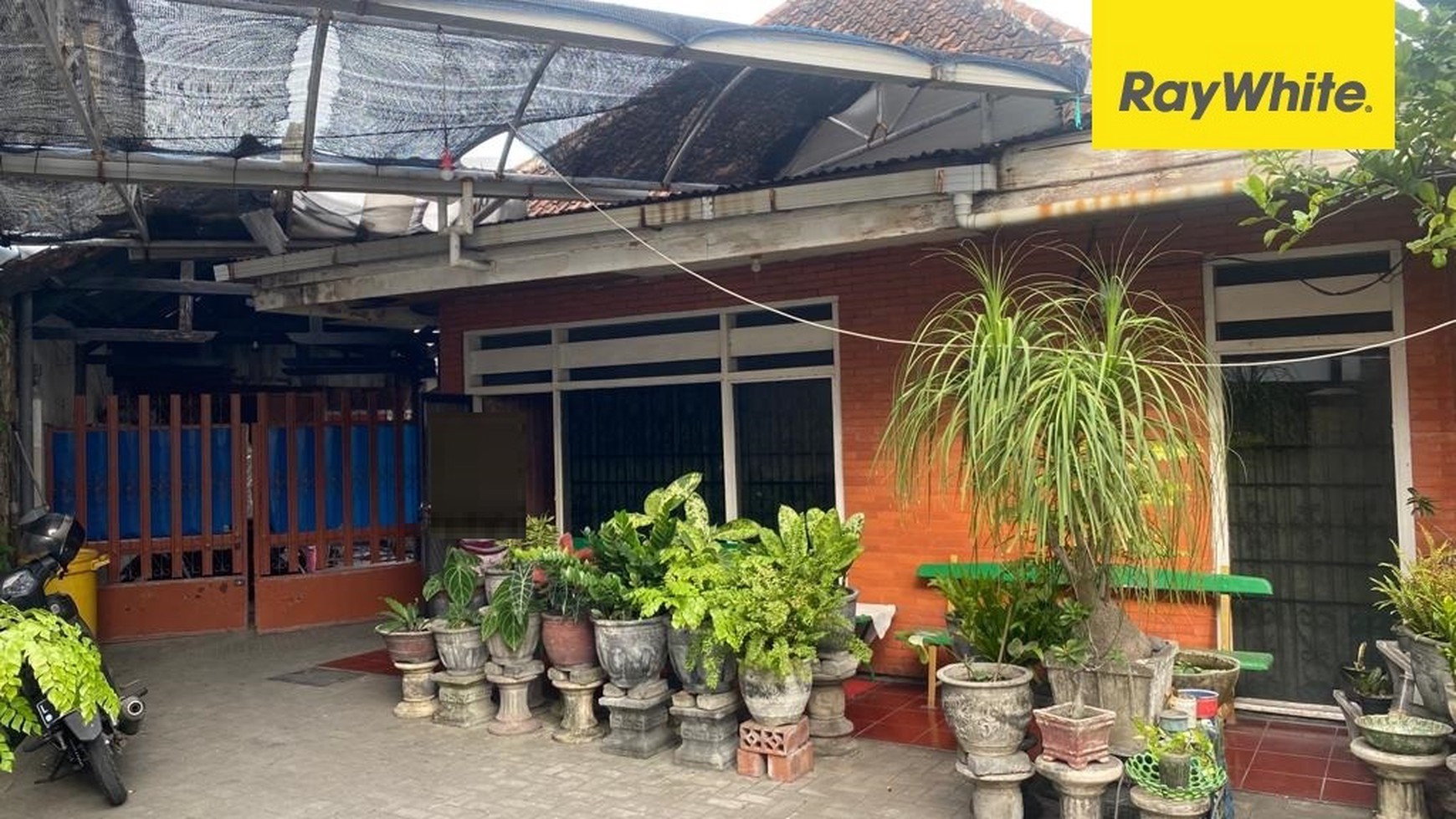 Dijual Rumah SHM Pusat Kota di Jalan Melawai Surabaya