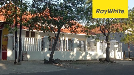 Rumah di Ketintang Madya, Surabaya 