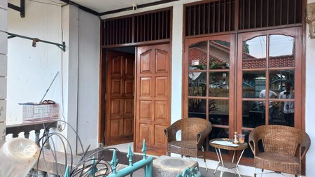 Rumah Dengan Halaman depan dan belakang Bekasi