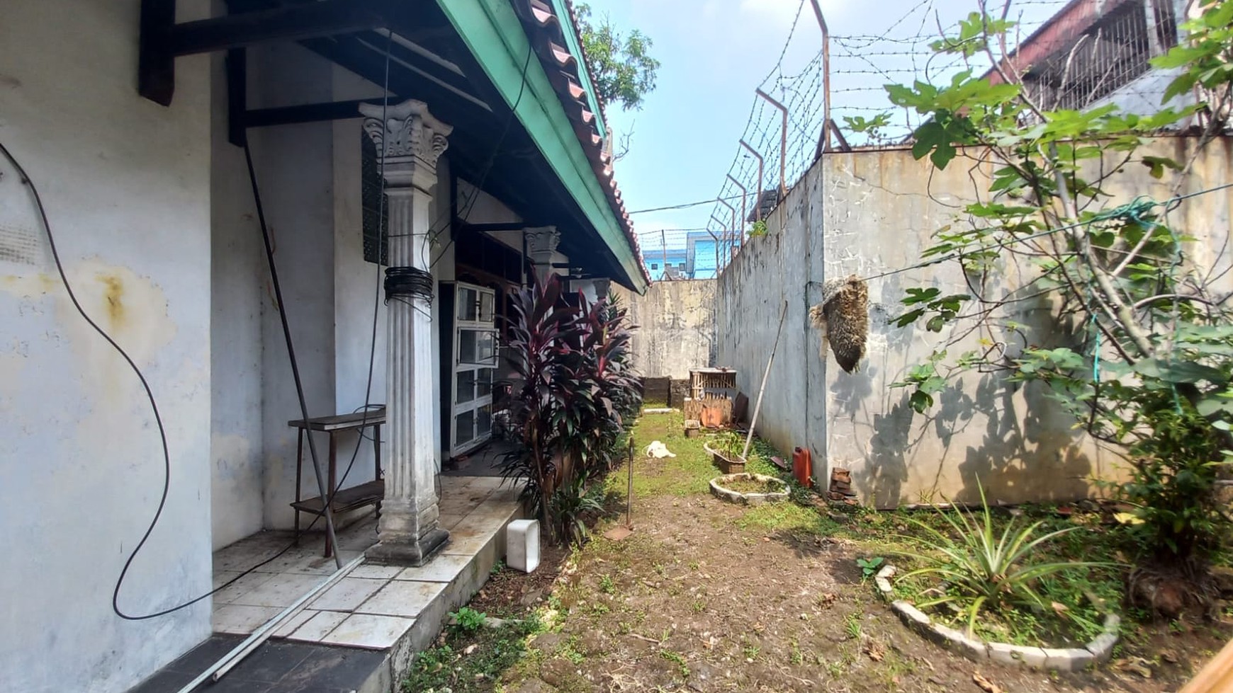 Rumah Dengan Halaman depan dan belakang Bekasi