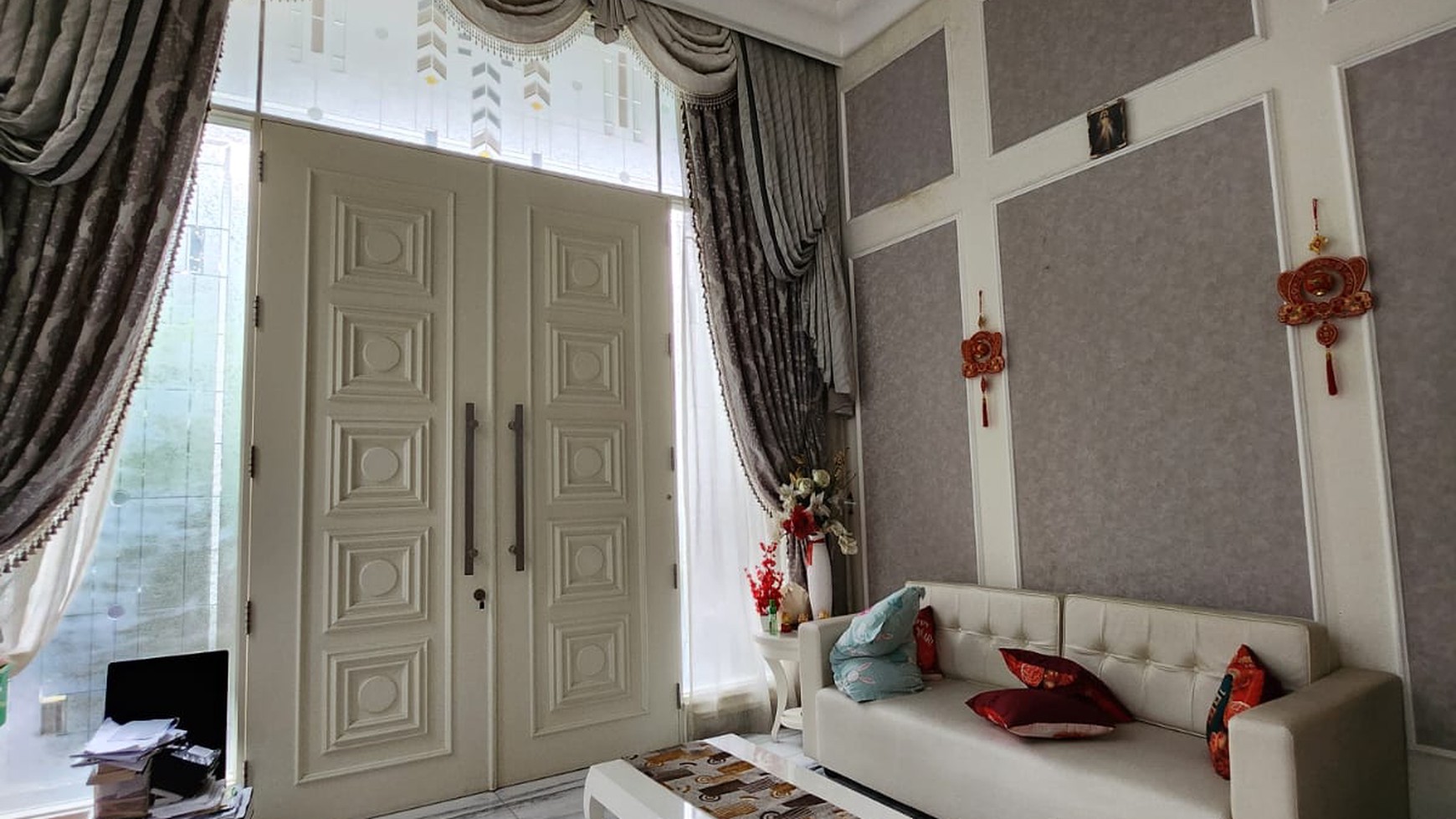 Rumah Graha Family Lux Dekat Golf Surabaya Barat