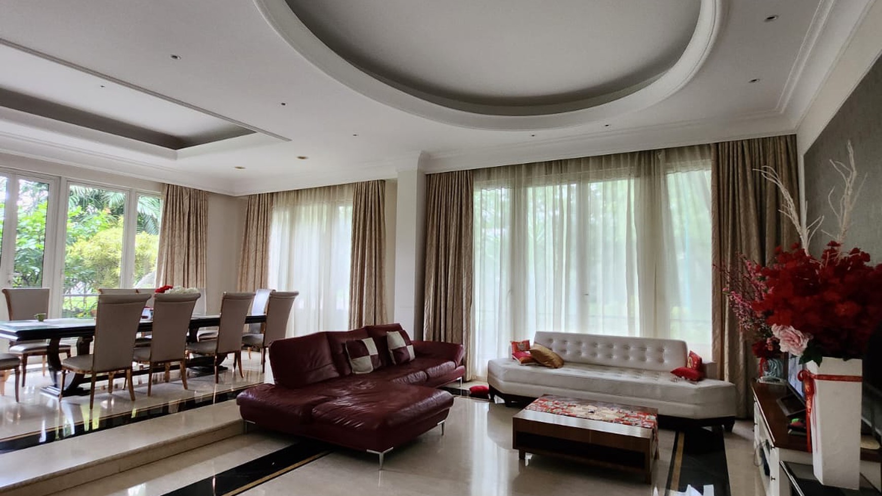 Rumah Graha Family Lux Dekat Golf Surabaya Barat