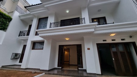 Disewa Rumah Baru Mewah di Pondok Indah