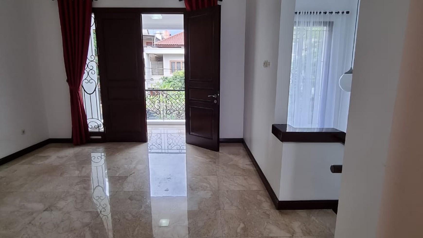 Disewa Rumah Baru Mewah di Pondok Indah