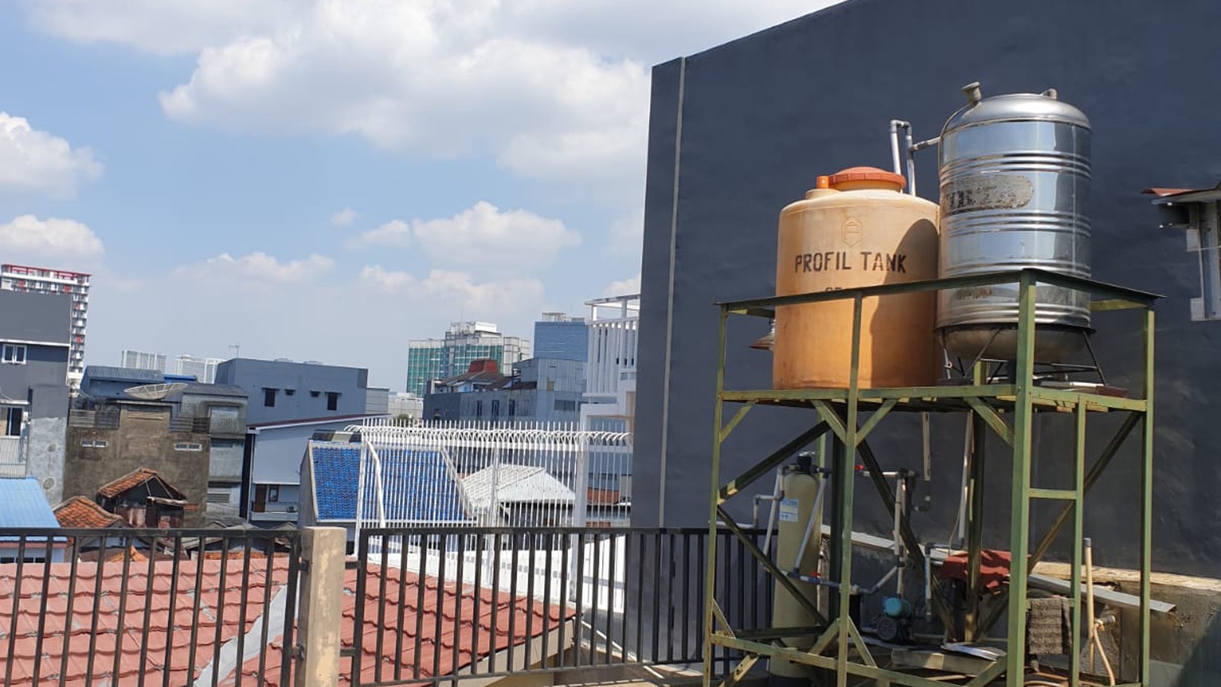 Dijual Cepat Rumah Kost + Kantor Jakarta Pusat