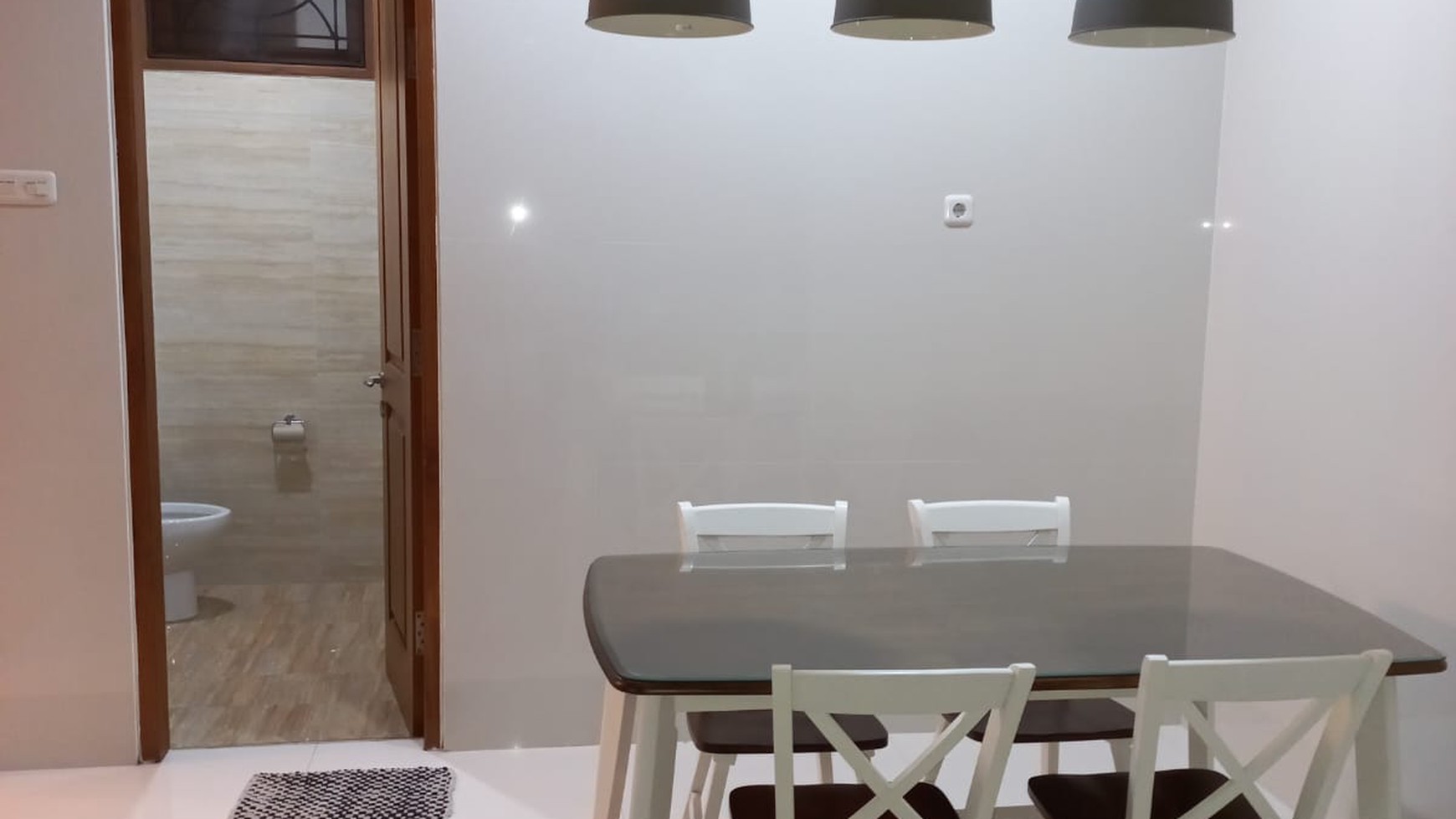 Disewakan Rumah Pakuwon Indah Villa Regency Full Furnished