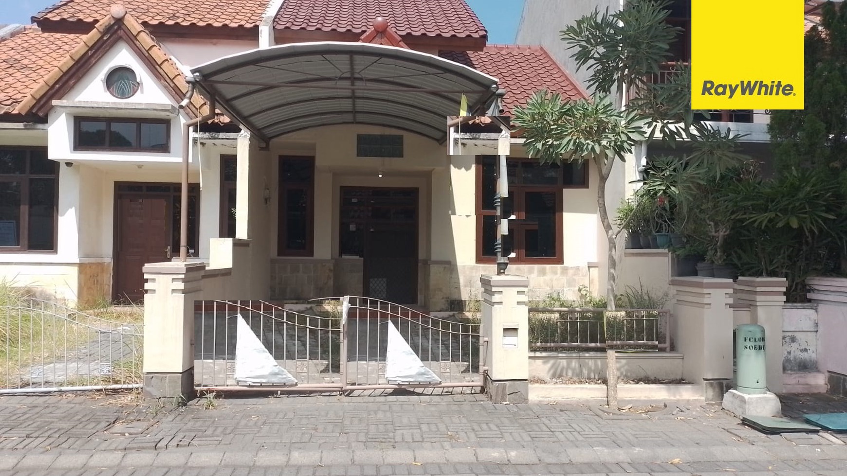 Rumah di Taman Gapura, Citraland, Surabaya 