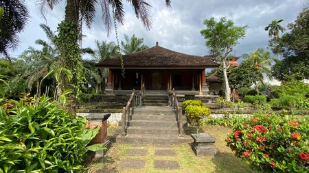 RUMAH/VILLA BALINESE STYLE DENGAN SWIMMING POOL DI BOGOR