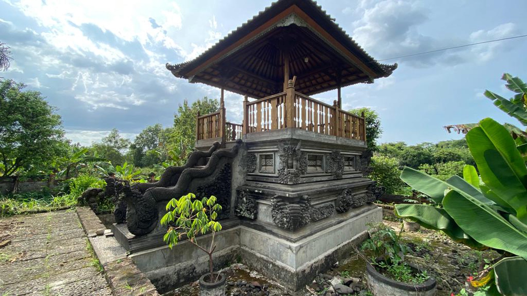 RUMAH/VILLA BALINESE STYLE DENGAN SWIMMING POOL DI BOGOR