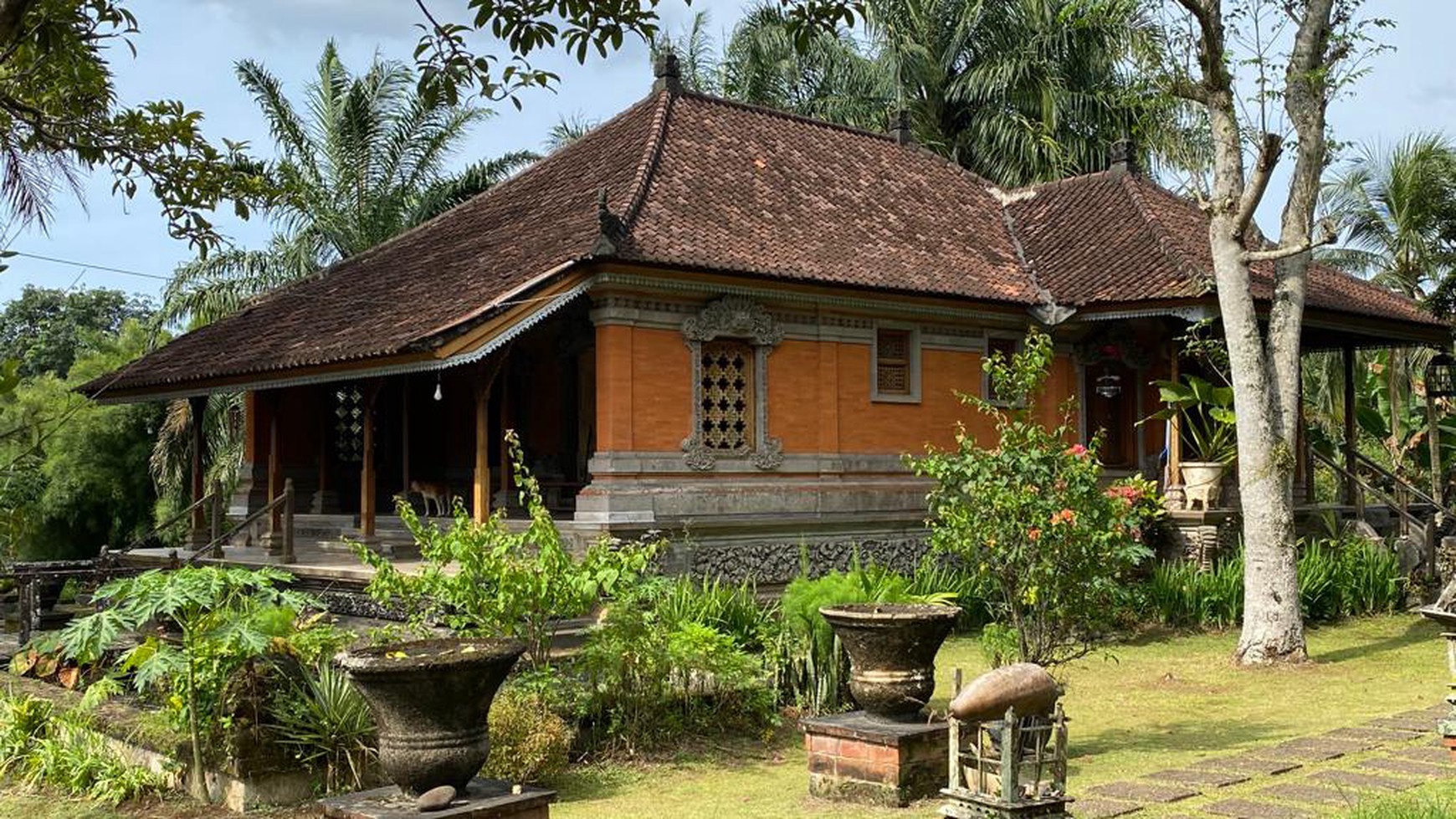 RUMAH/VILLA BALINESE STYLE DENGAN SWIMMING POOL DI BOGOR