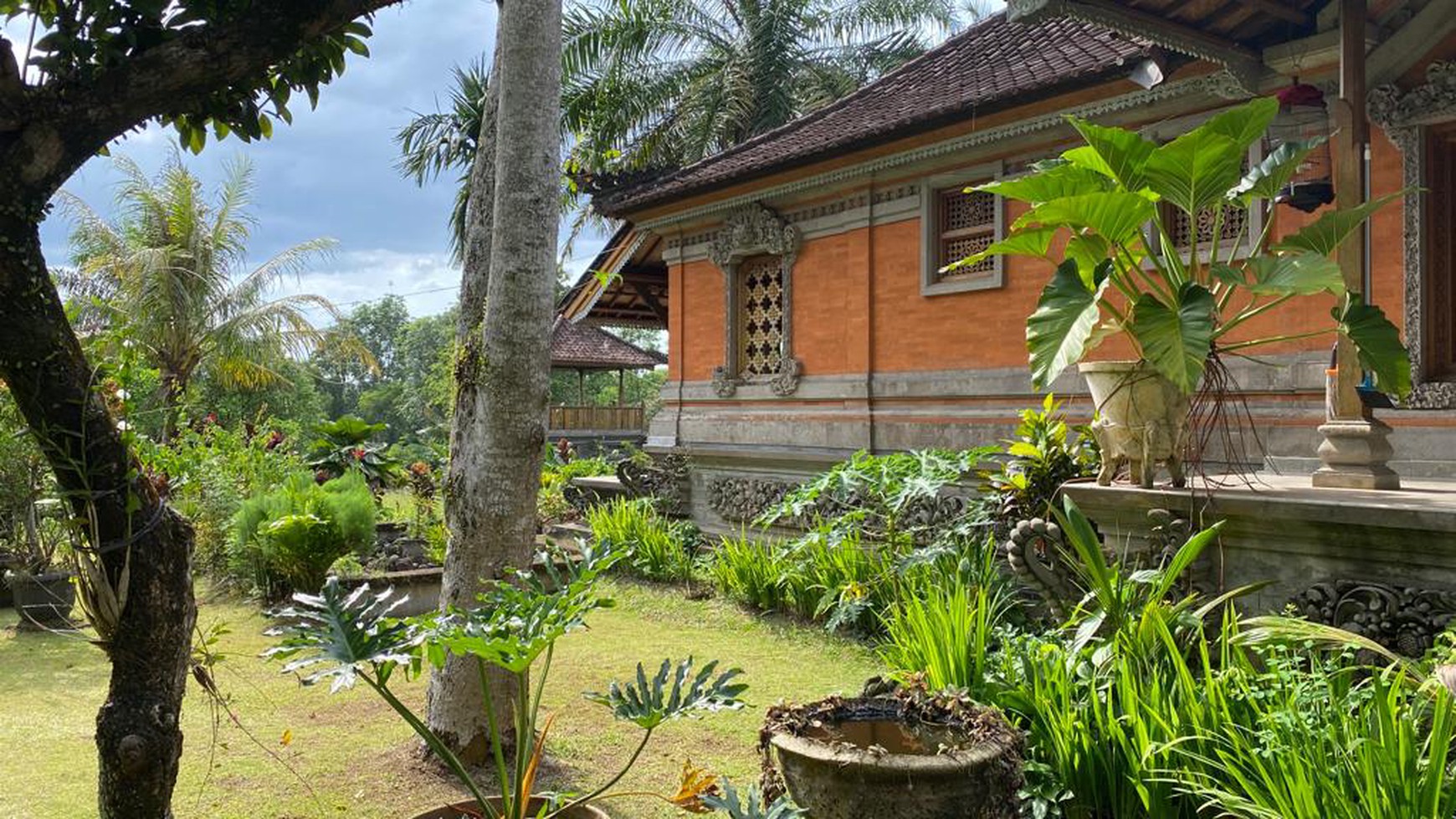 RUMAH/VILLA BALINESE STYLE DENGAN SWIMMING POOL DI BOGOR