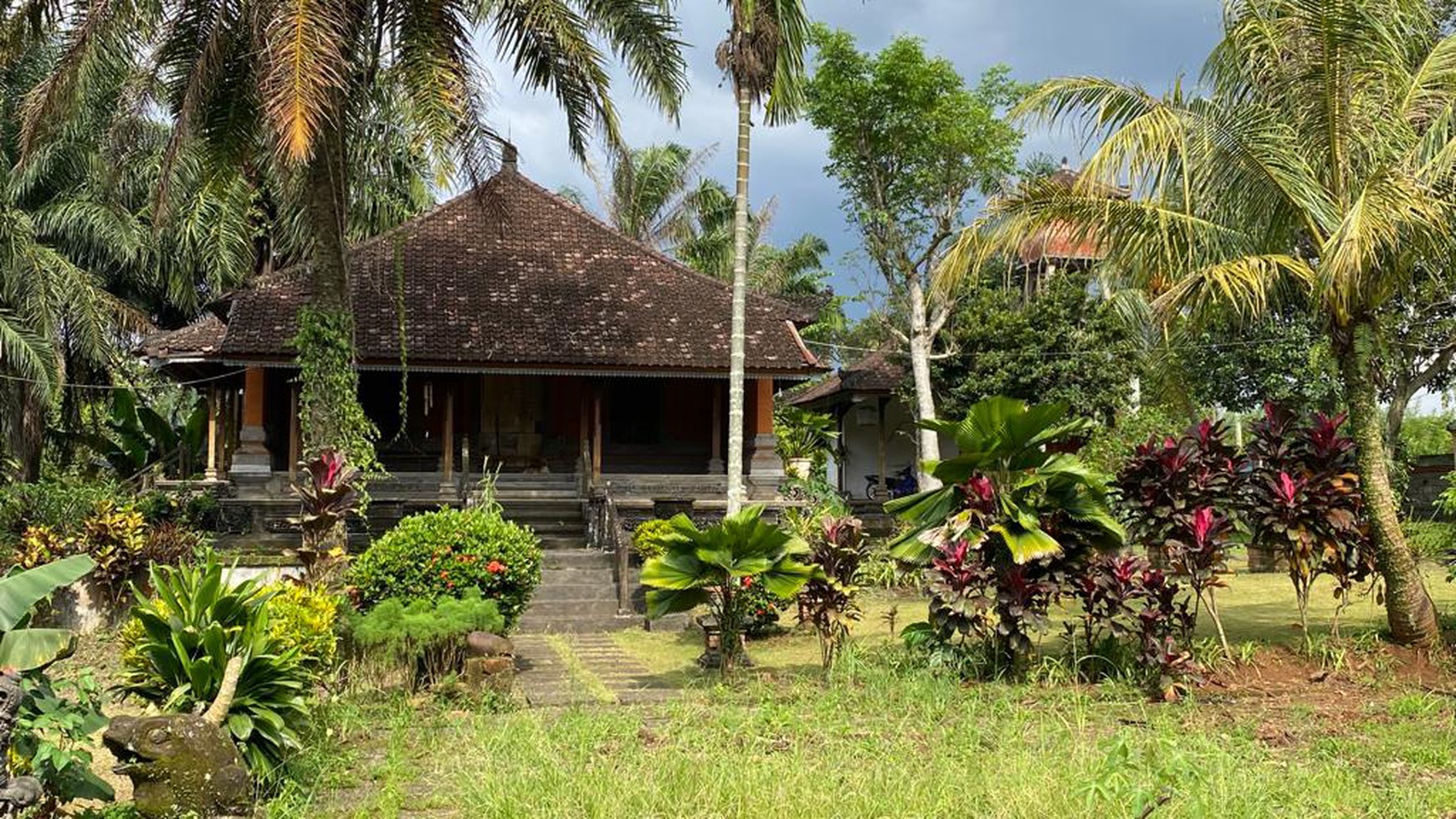 RUMAH/VILLA BALINESE STYLE DENGAN SWIMMING POOL DI BOGOR