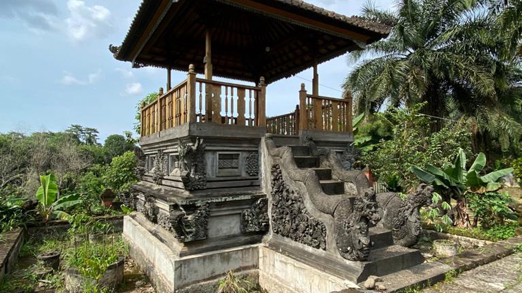 RUMAH/VILLA BALINESE STYLE DENGAN SWIMMING POOL DI BOGOR