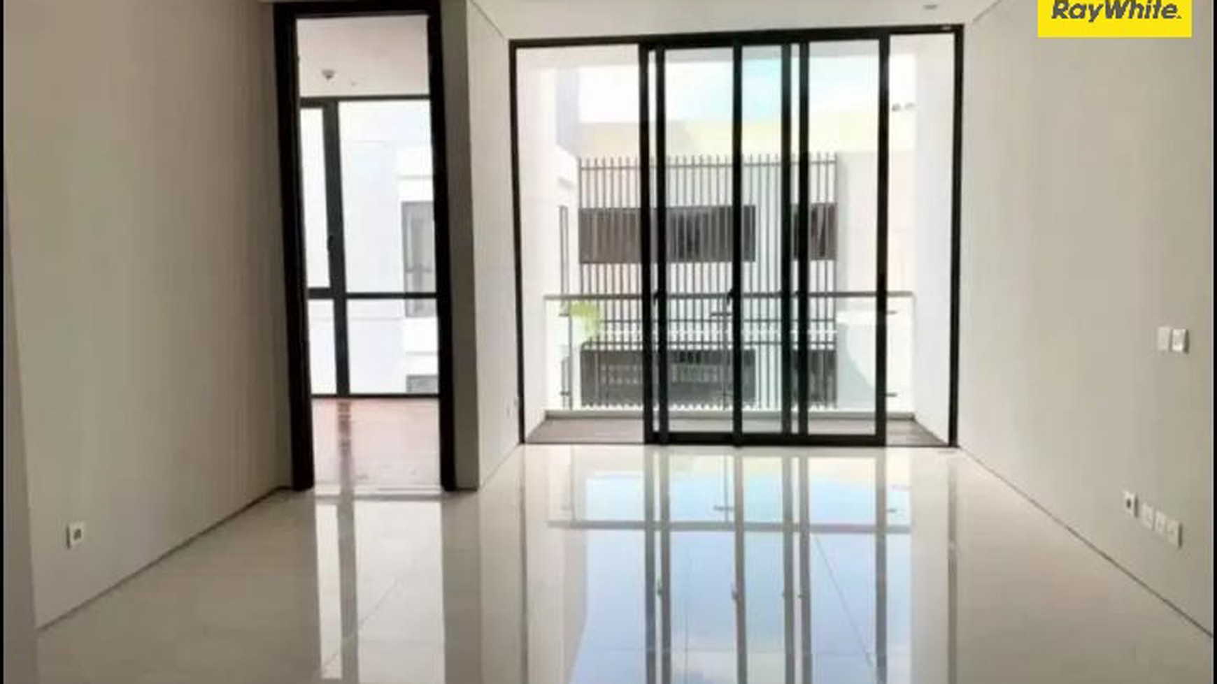 Dijual Apartemen 3BR Full Furnish Rosebay Surabaya Barat