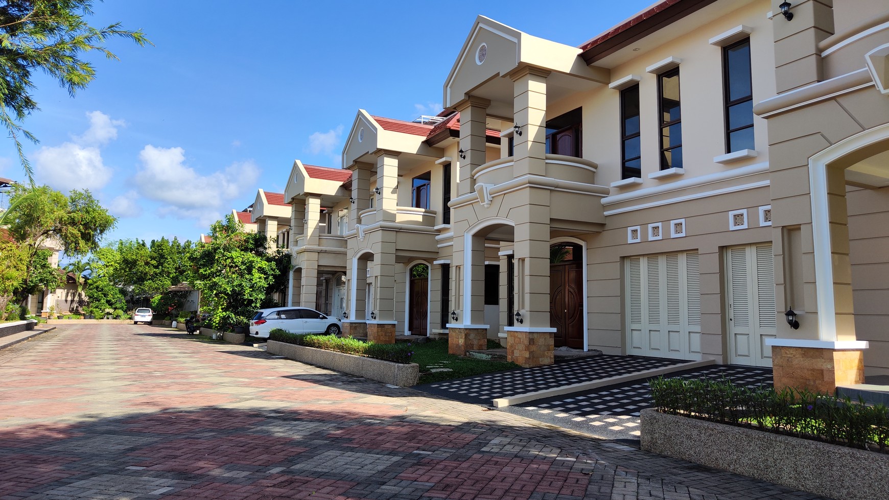 Townhouse dengan kolam renang private di Pusat Kota Bandar Lampung