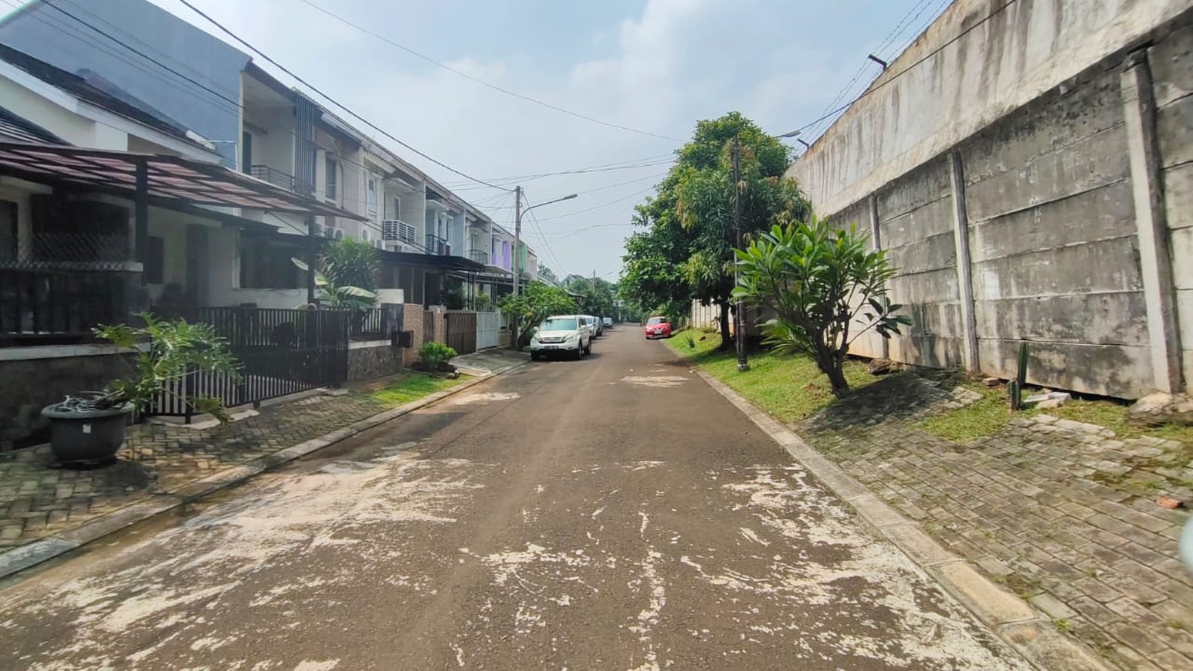 Rumah nusa loka di hoek, dekat Pasar Modern BSD