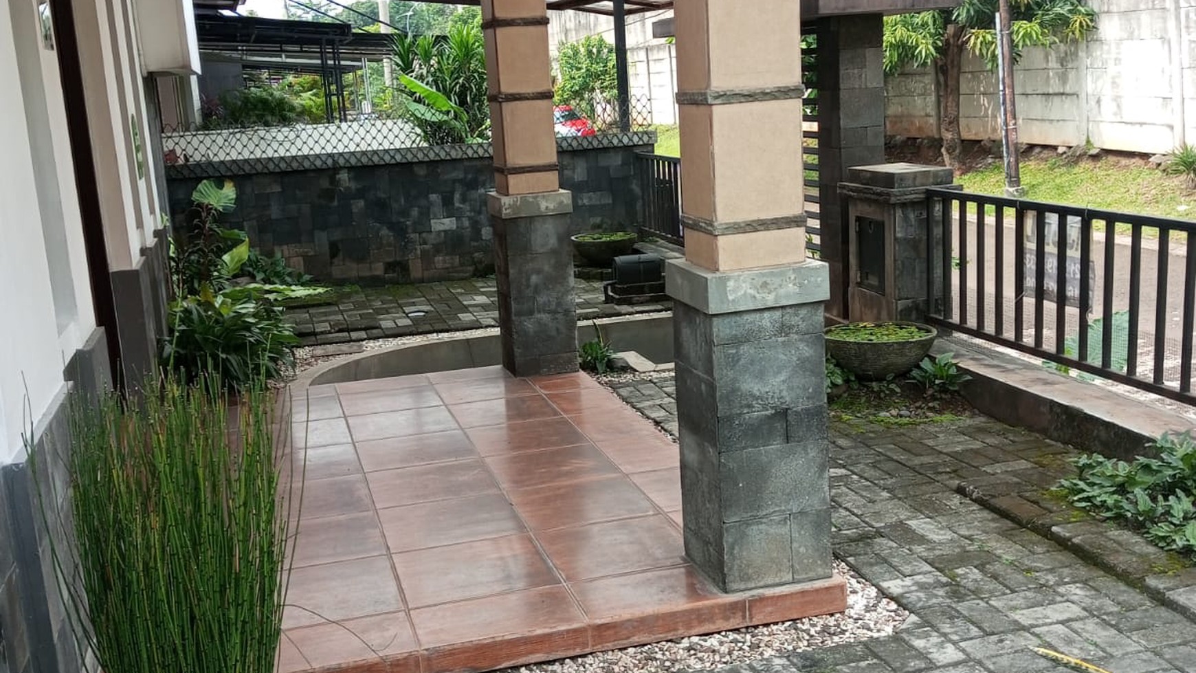 Rumah nusa loka di hoek, dekat Pasar Modern BSD