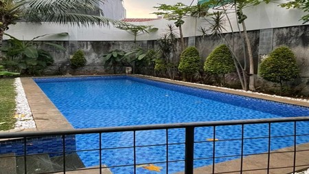 RUMAH MEWAH DENGAN SWIMMING POOL DI CILANDAK TIMUR 