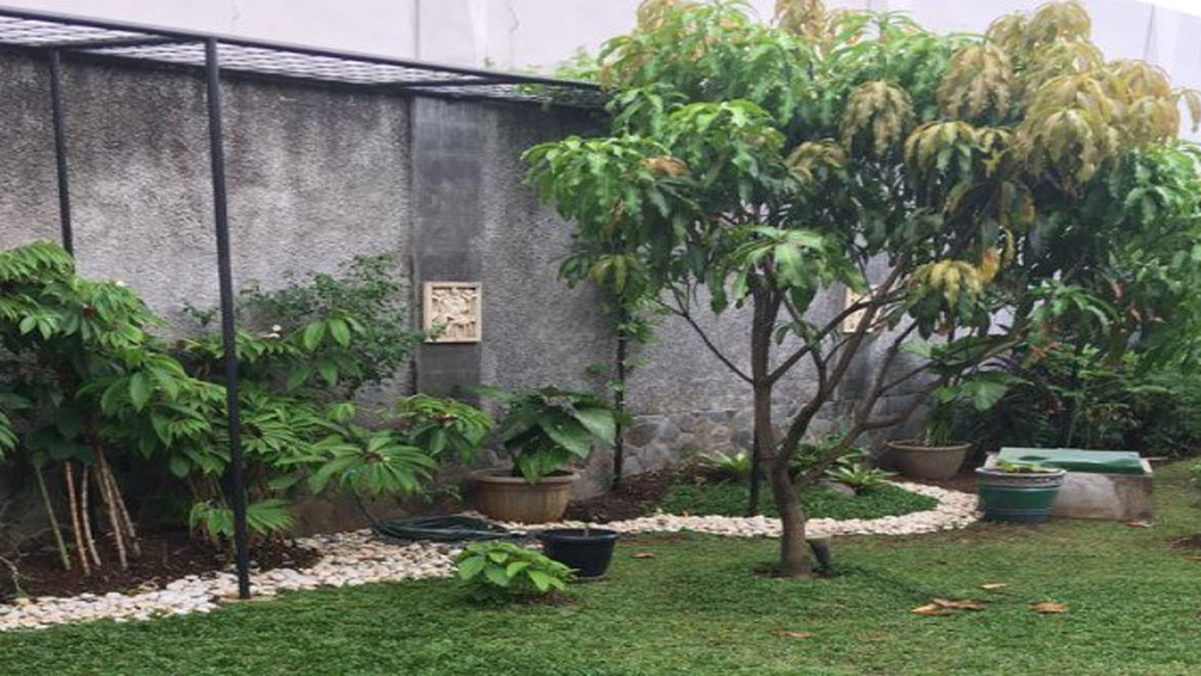 RUMAH MEWAH DENGAN SWIMMING POOL DI CILANDAK TIMUR 