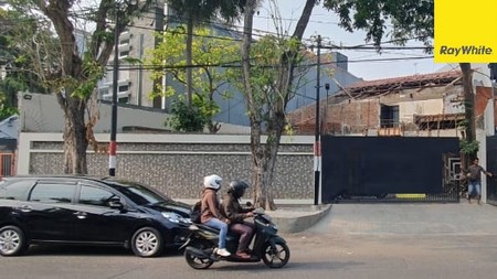 Disewakan Rumah 2 lantai Pusat Kota di Jl Tegalsari Surabaya