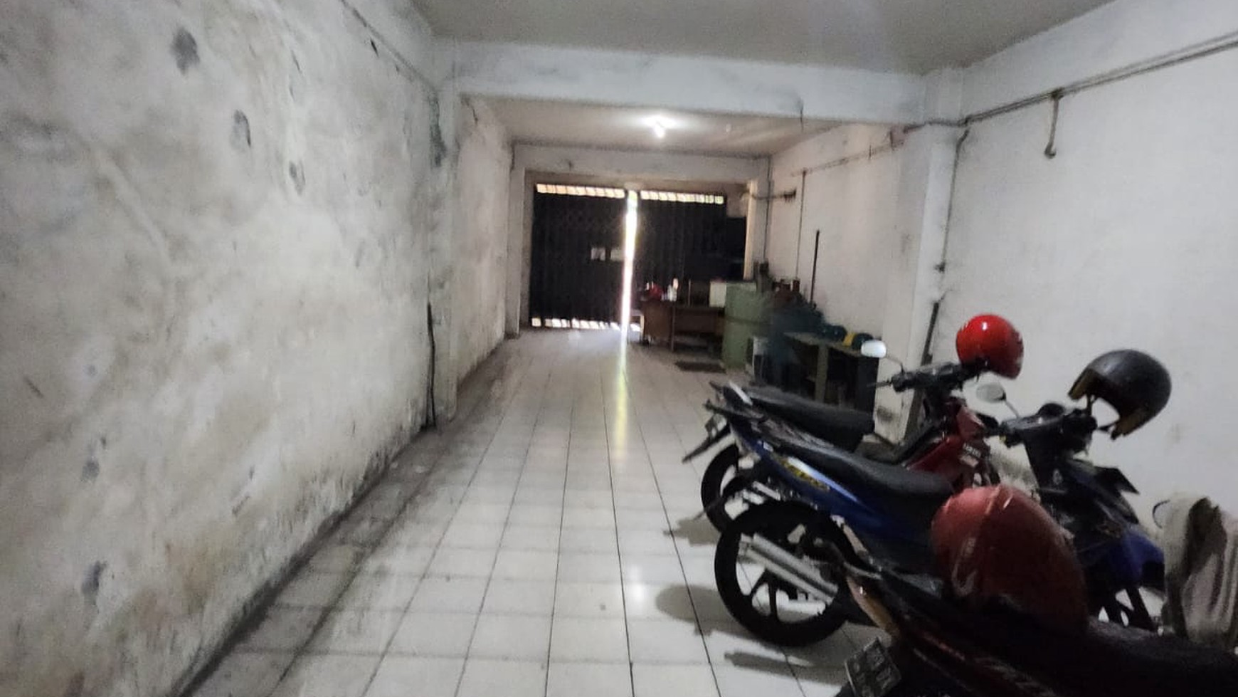 3 unit Jejer Ruko Jalan Rajawali - Surabaya Utara - Komersial - Parkiran Mobil +/- 10 Mobil