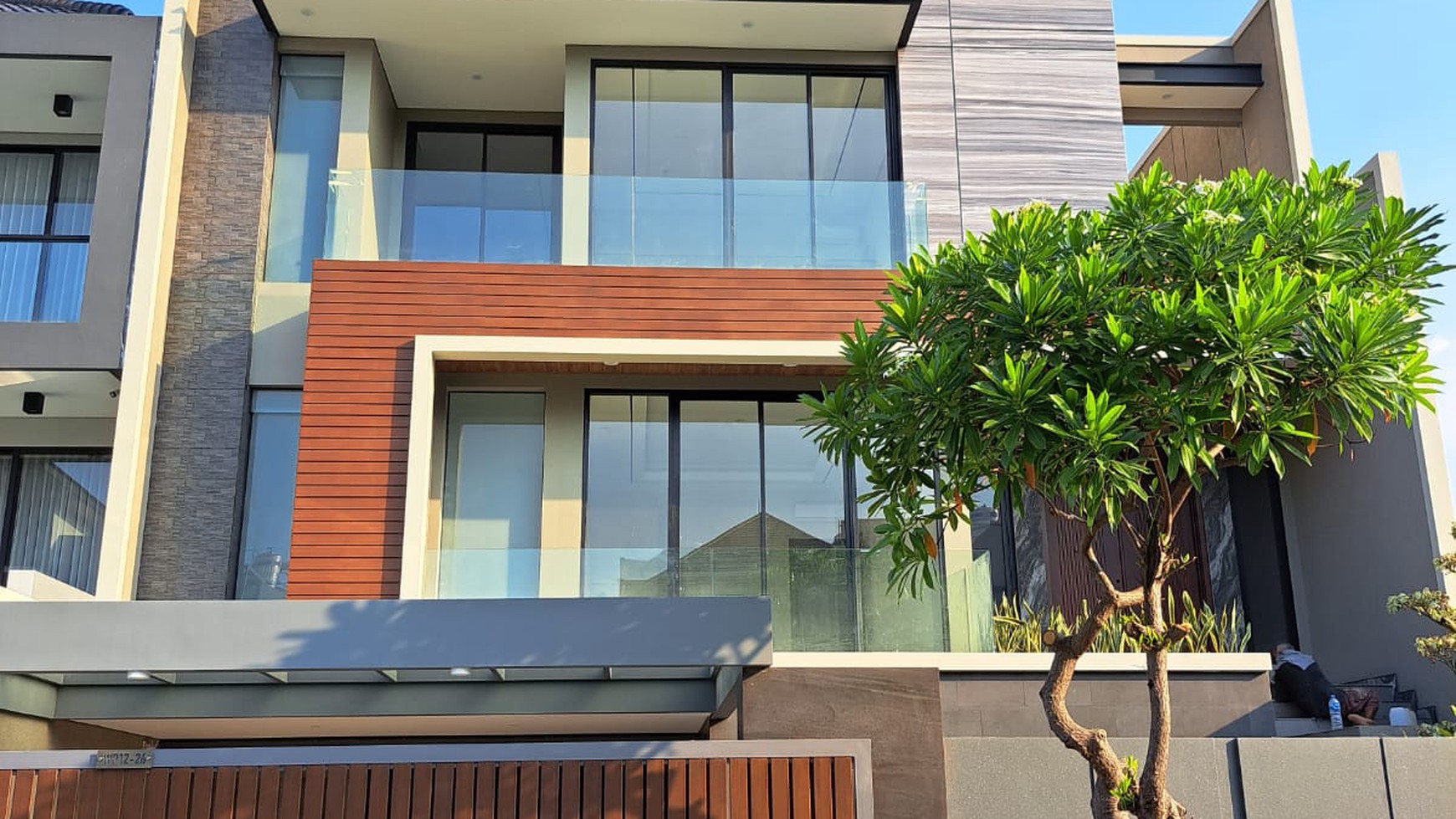 Rumah Baru Waterfront Citraland New SMART Home Teknologi SPESIAL Garasi Carport 5 Mobil LUAS