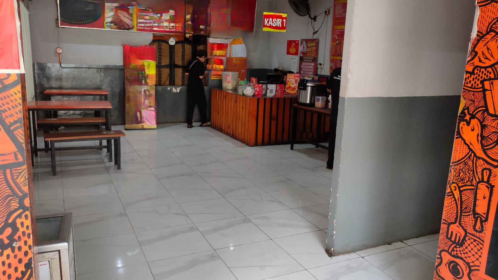 Disewakan Rumah Usaha Eks Resto Jalan Dukuh Kupang Surabaya + Parkiran Luas - Cocok buat Segala Usaha 