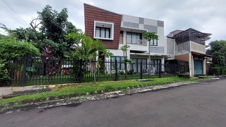 Rumah Siap Huni dengan Design Artistik dan Lokasi Strategis dekat Bintaro Jaya