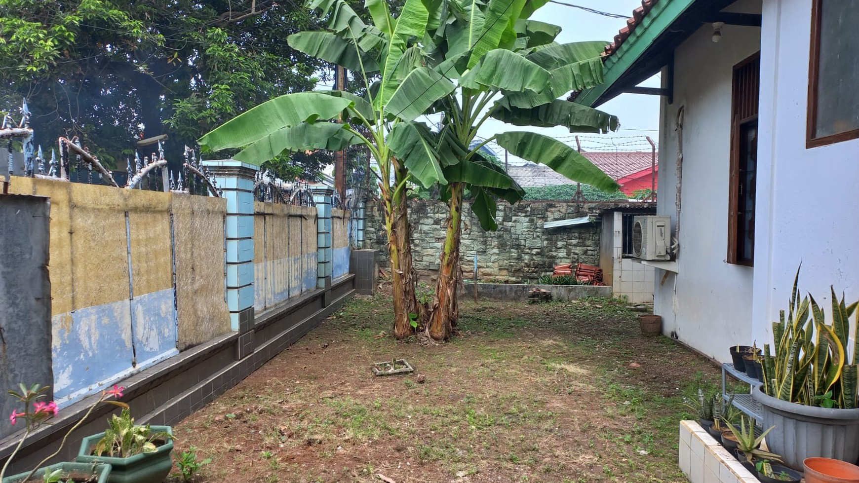 Rumah Dengan Halaman di Jatimakmur Bekasi