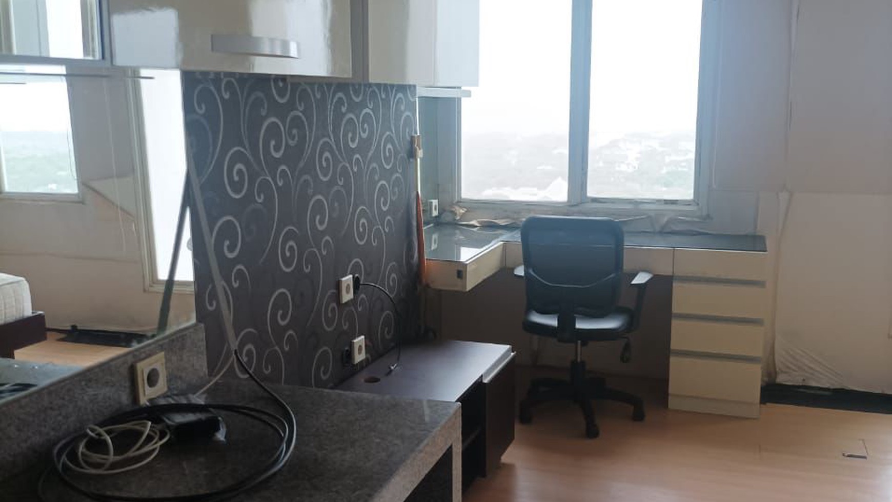 Apartemen Berkeley Universitas Ciputra tipe Studio SEMI FURNISHED Modern  - Citraland Surabaya Barat 