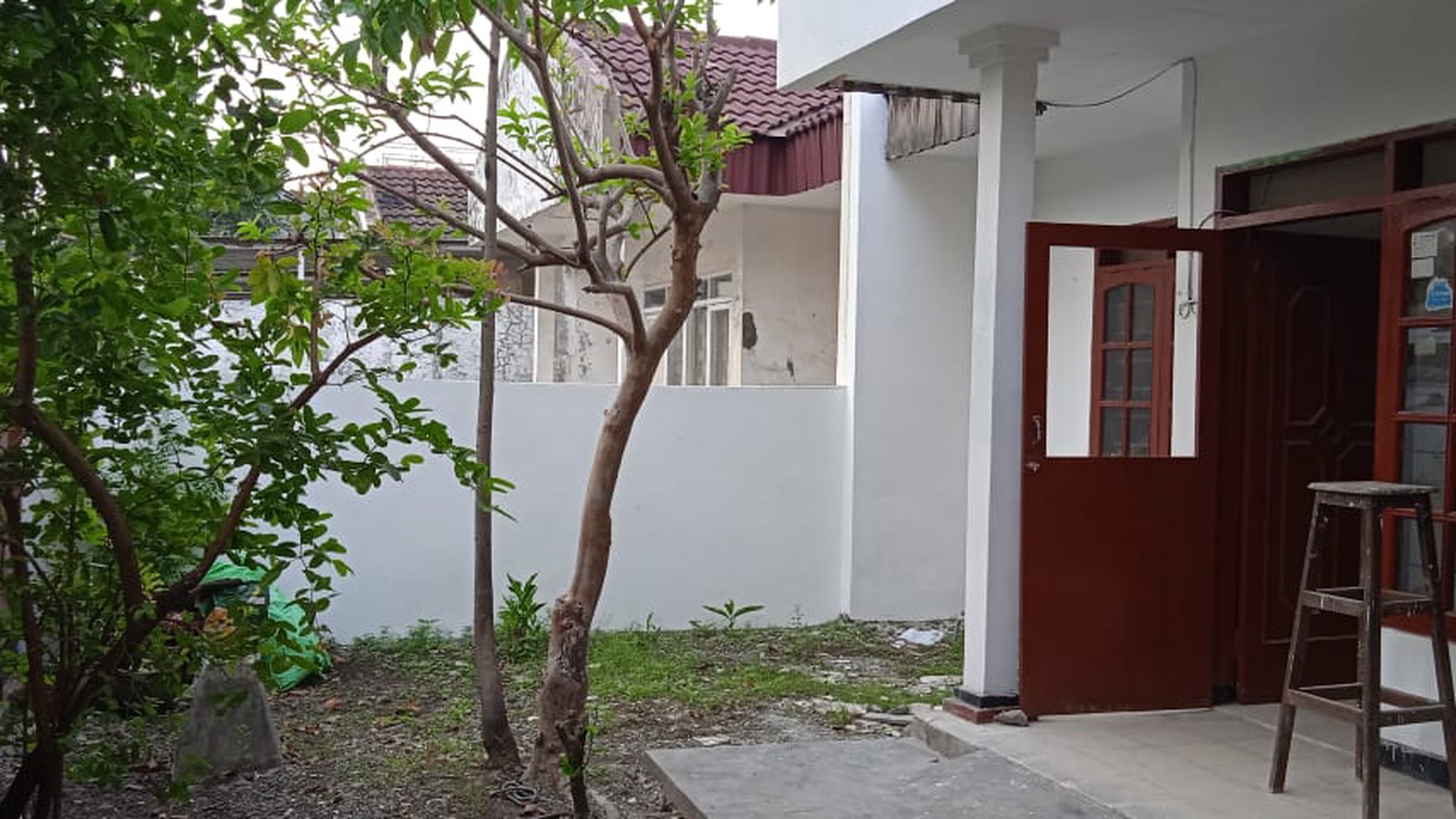 Rumah di Kutisari Indah Utara, Bagus + Terawat, Row Jalan Lebar