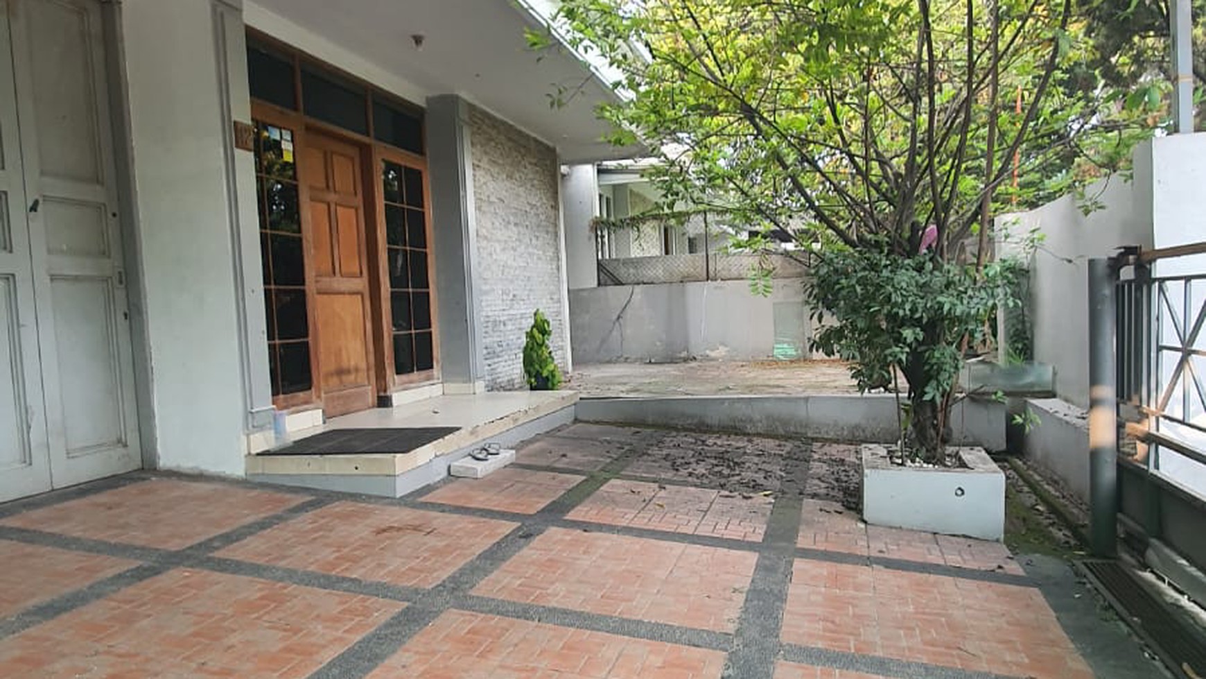 Rumah Asri Terawat di Komplek Singgasana, Bandung