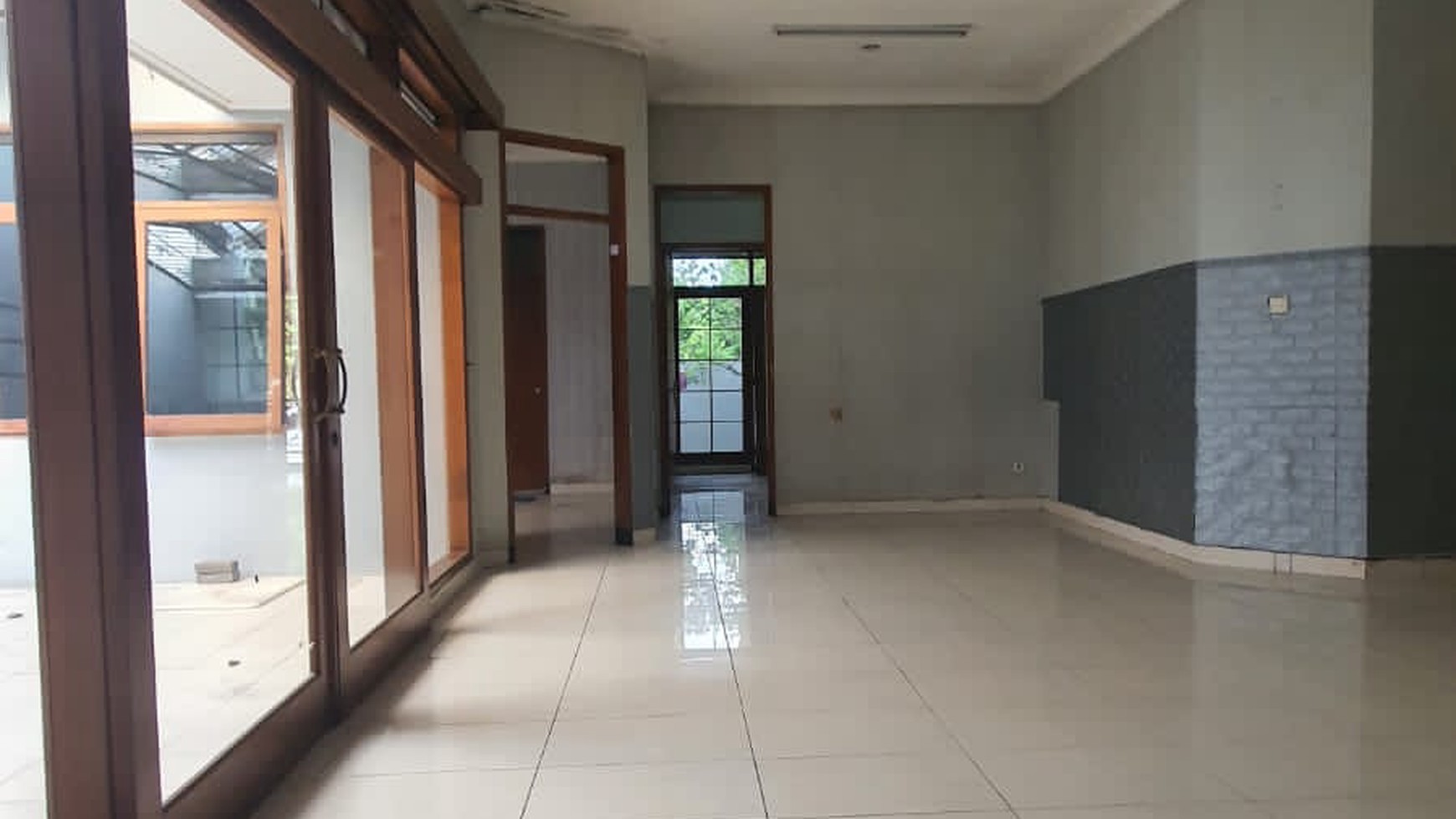 Rumah Asri Terawat di Komplek Singgasana, Bandung