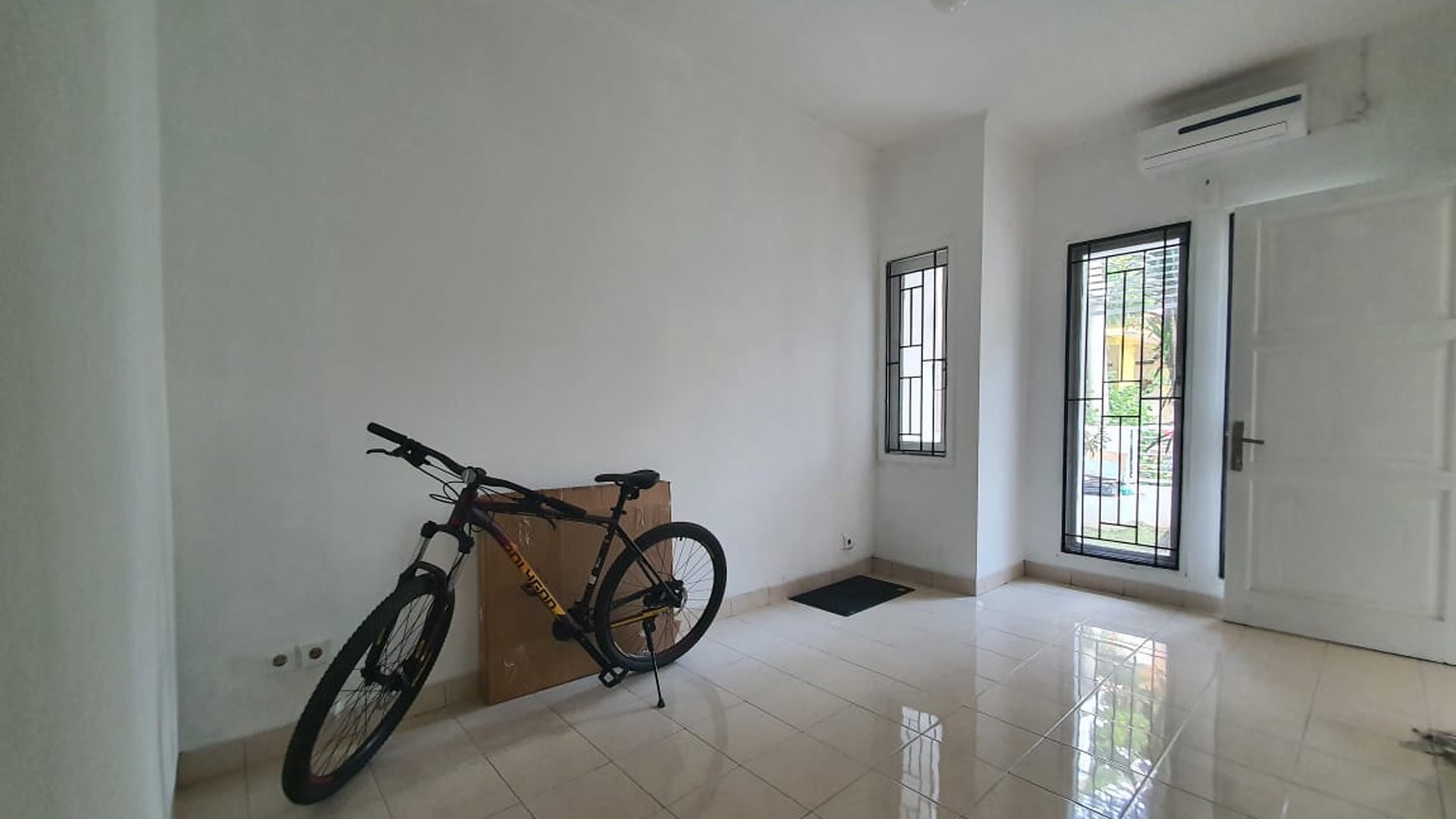 Rumah Minimalis, Siap Huni, dan Lokasi Strategis @Serpong Park, Serpong